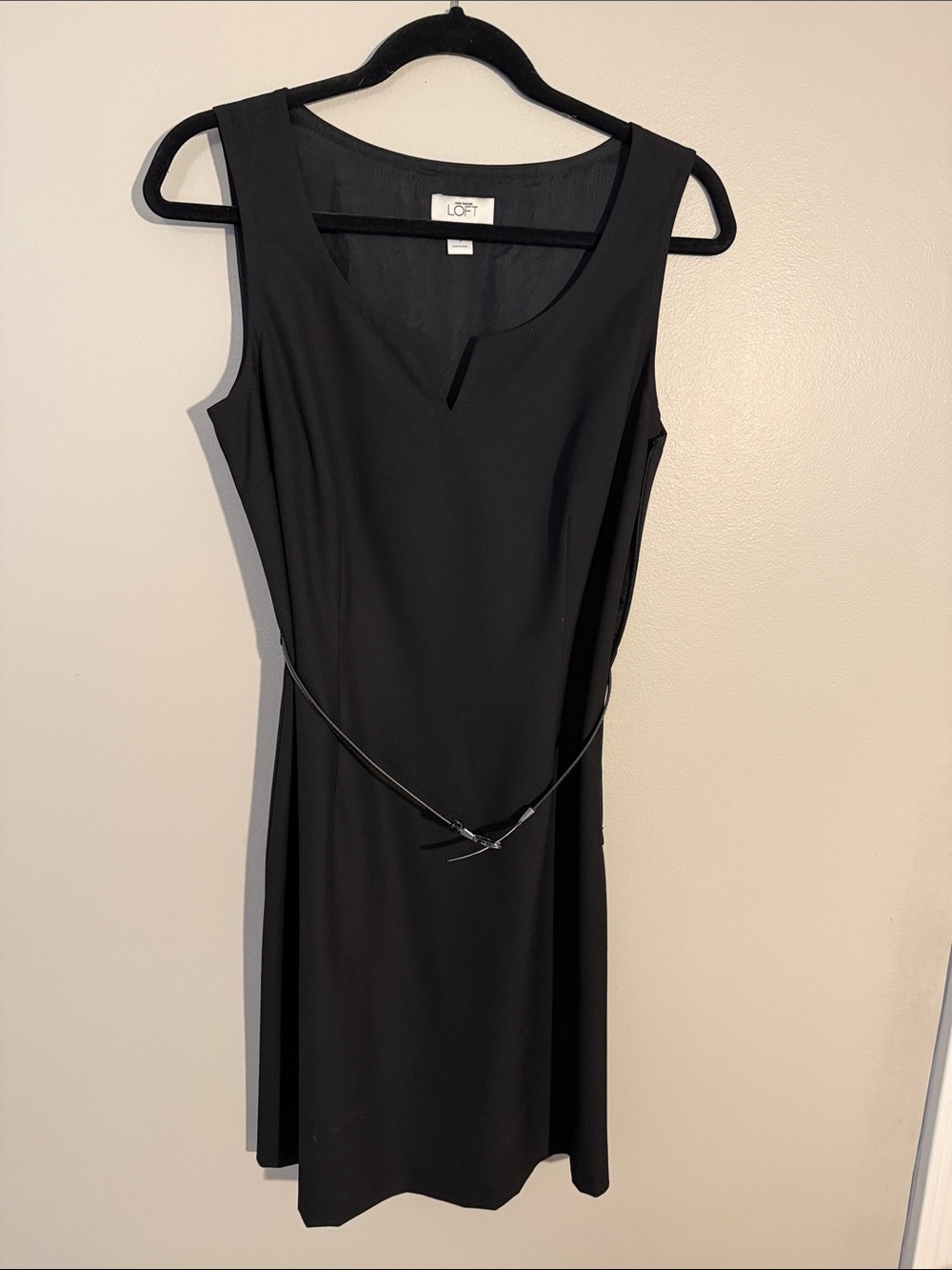 LOFT Black Sleeveless Sheath Dress - Size 8